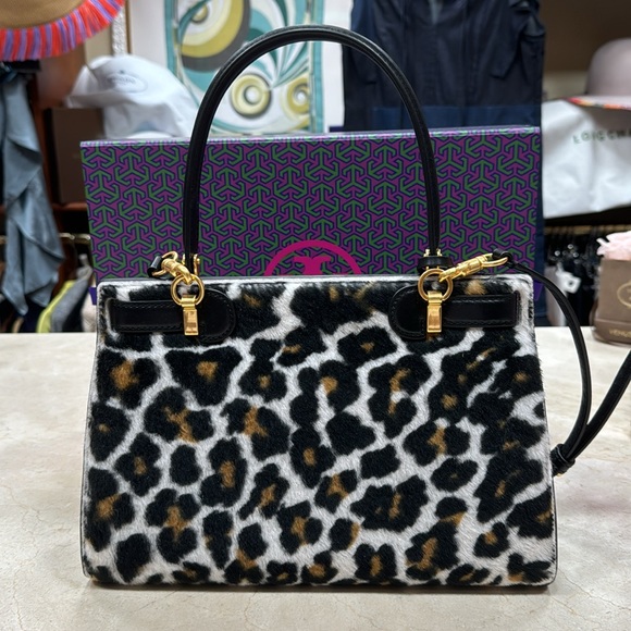 TORY BURCH LEE RADZIWILL SMALL LEATHER AND LEOPARD PRINT SHEARLING BAG - Picture 4 of 16